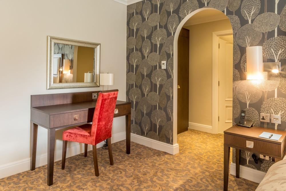 Oakley Hall Hotel Basingstoke Exteriör bild