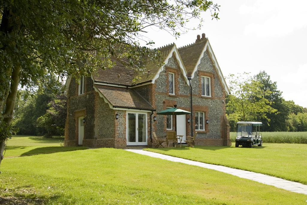 Oakley Hall Hotel Basingstoke Exteriör bild