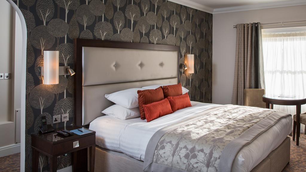 Oakley Hall Hotel Basingstoke Exteriör bild