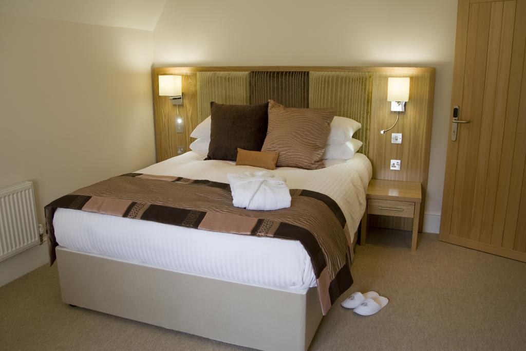 Oakley Hall Hotel Basingstoke Exteriör bild