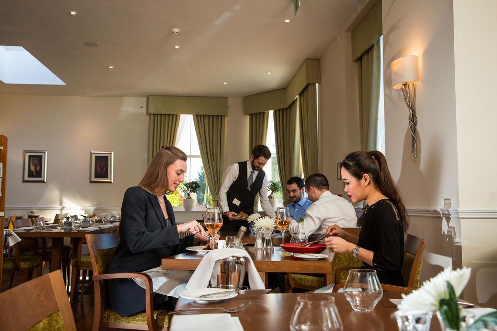 Oakley Hall Hotel Basingstoke Exteriör bild