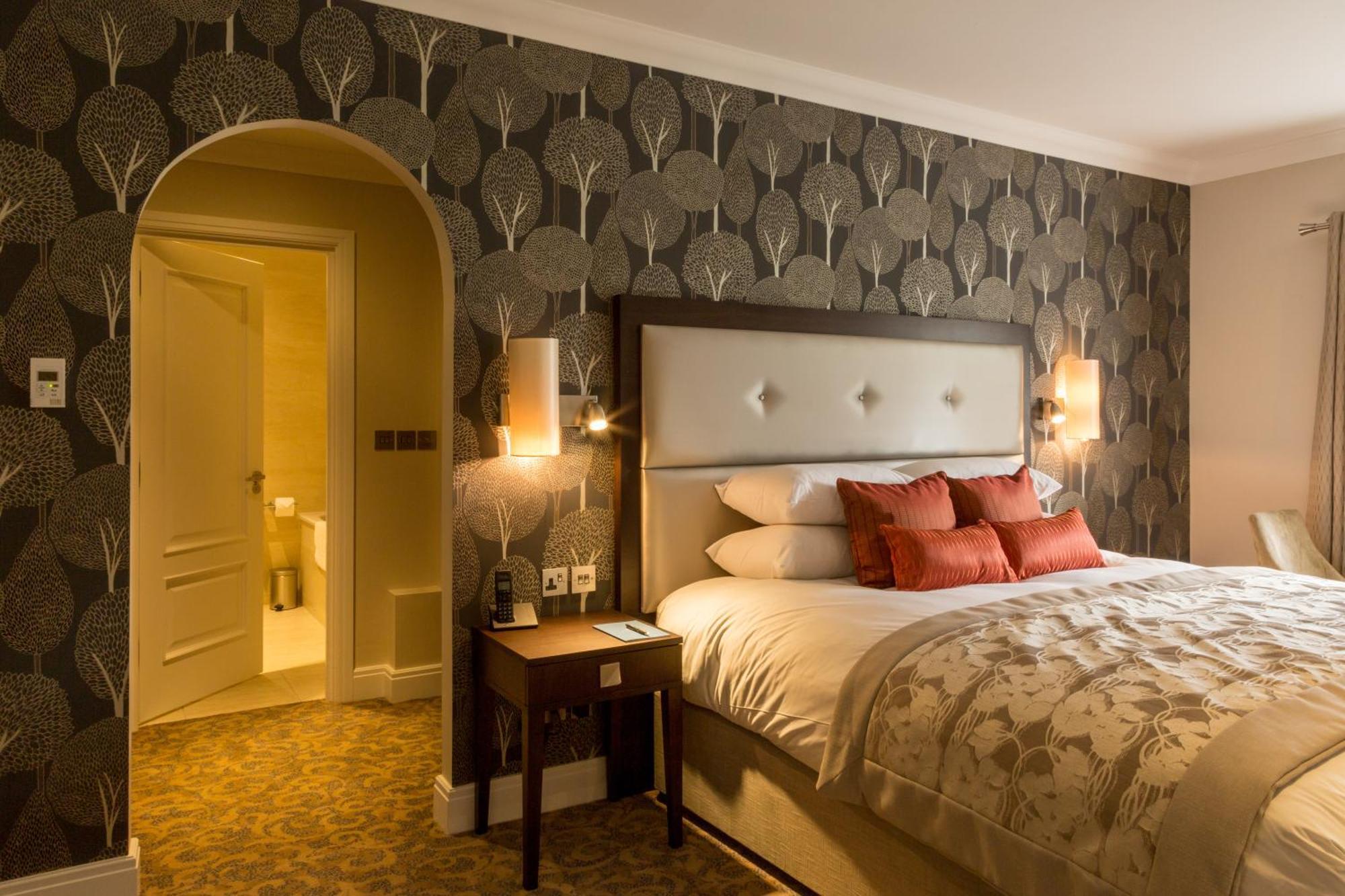 Oakley Hall Hotel Basingstoke Exteriör bild