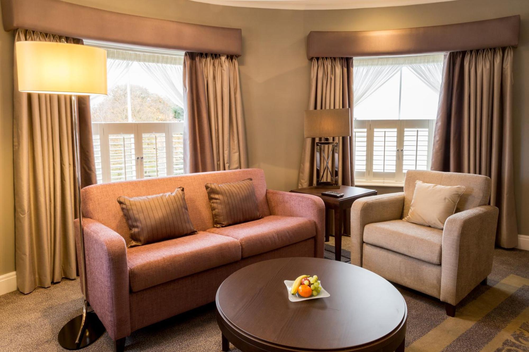 Oakley Hall Hotel Basingstoke Exteriör bild