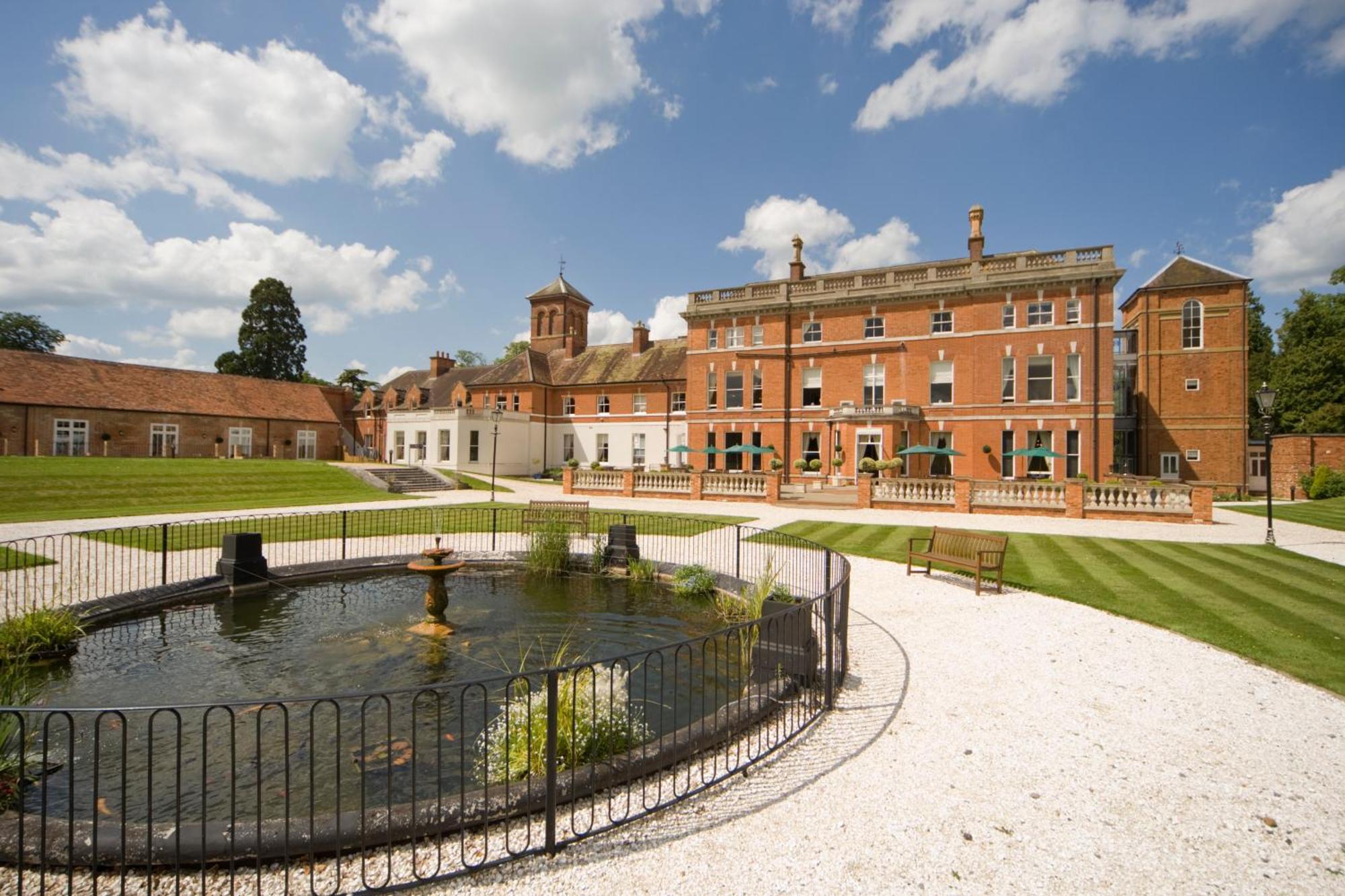Oakley Hall Hotel Basingstoke Exteriör bild