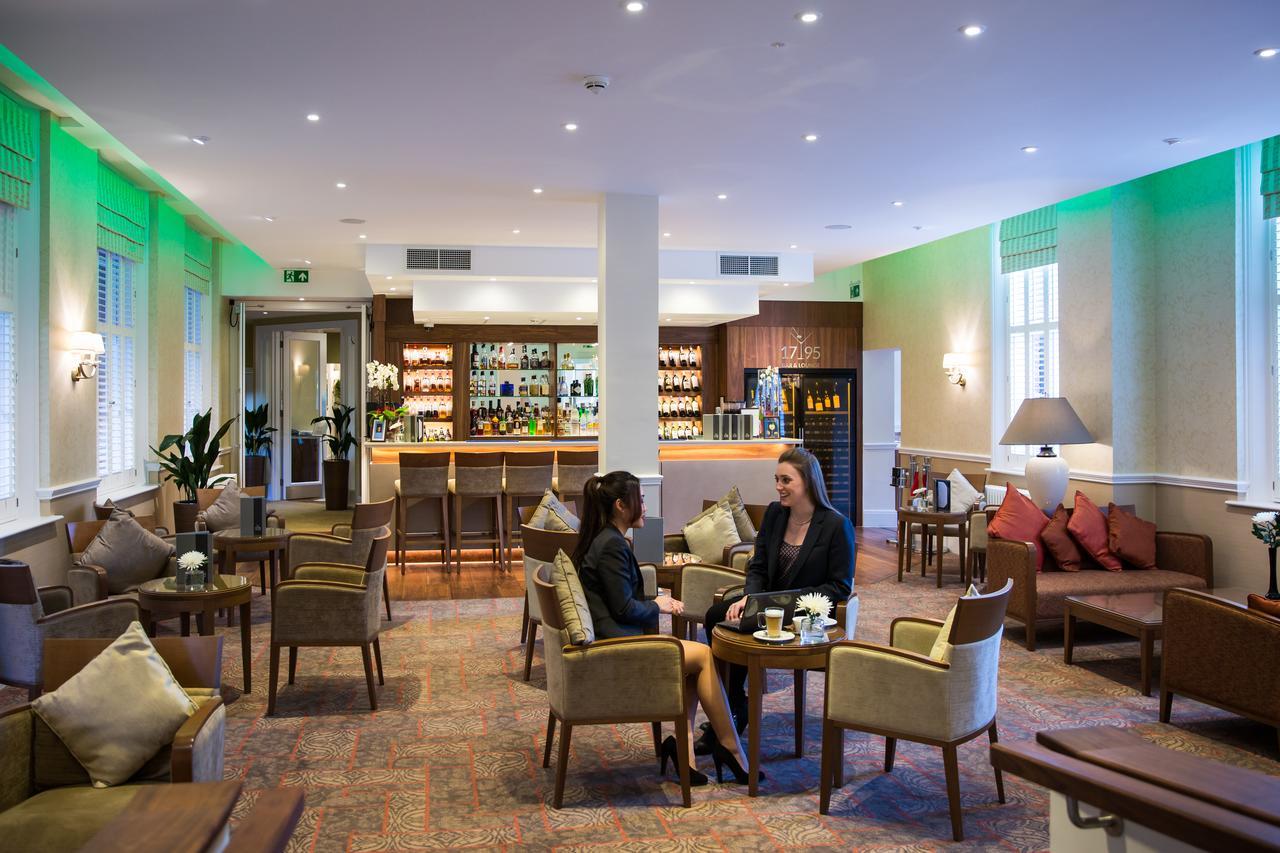 Oakley Hall Hotel Basingstoke Exteriör bild
