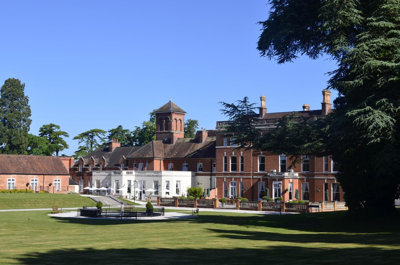 Oakley Hall Hotel Basingstoke Exteriör bild
