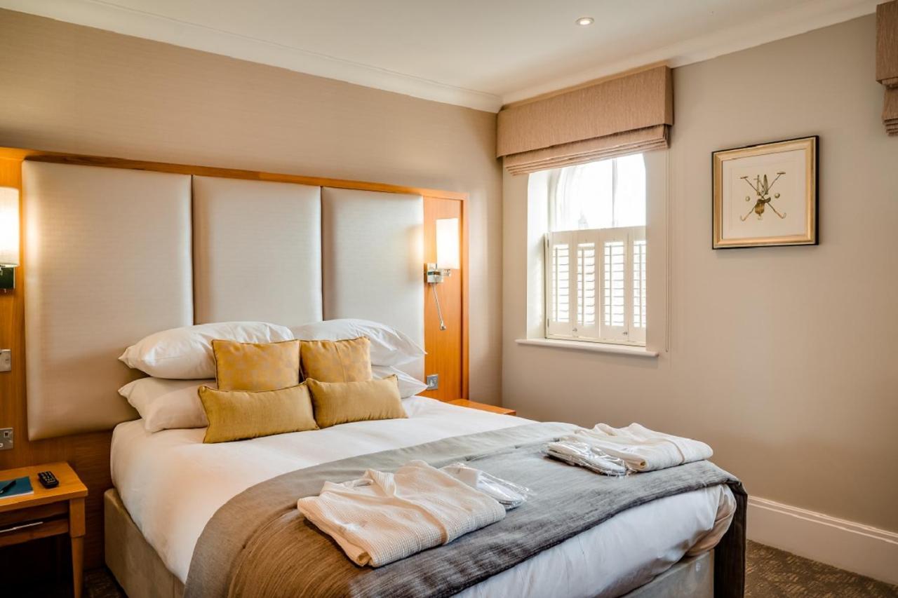 Oakley Hall Hotel Basingstoke Exteriör bild