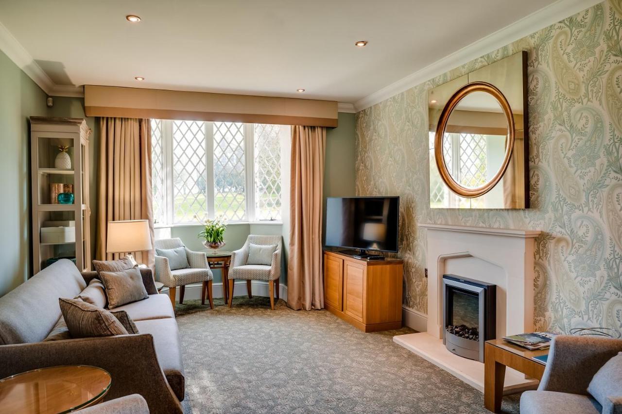 Oakley Hall Hotel Basingstoke Exteriör bild