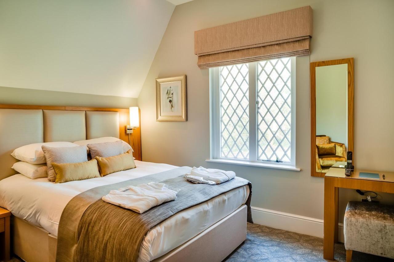 Oakley Hall Hotel Basingstoke Exteriör bild