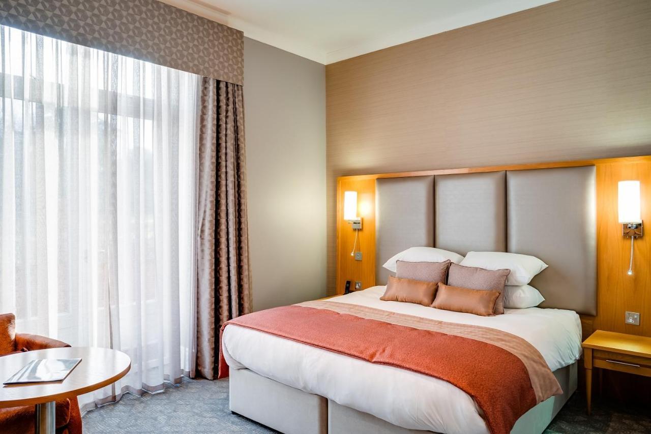 Oakley Hall Hotel Basingstoke Exteriör bild